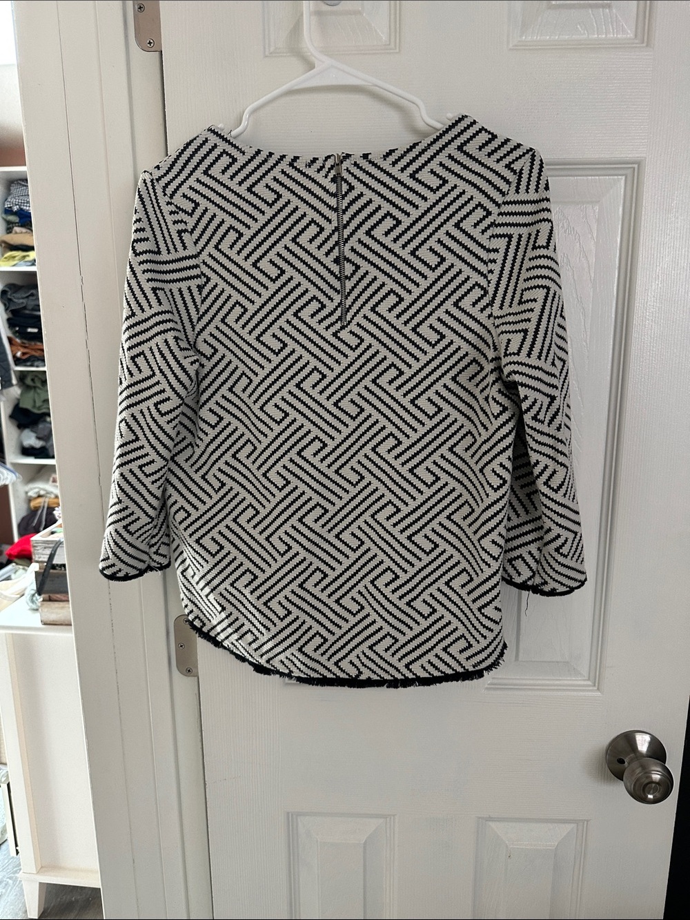 W5 Black & White Geometric Knit Top - Picture 2 of 2